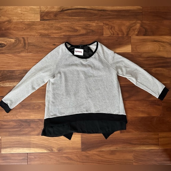 Green Envelope Tops - Green Envelope Grey Sweater with Flowy Black Dress Shirt Layered Shirt size XL